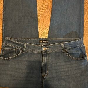 Lee Women’s Straight Leg Mid Rise Jeans